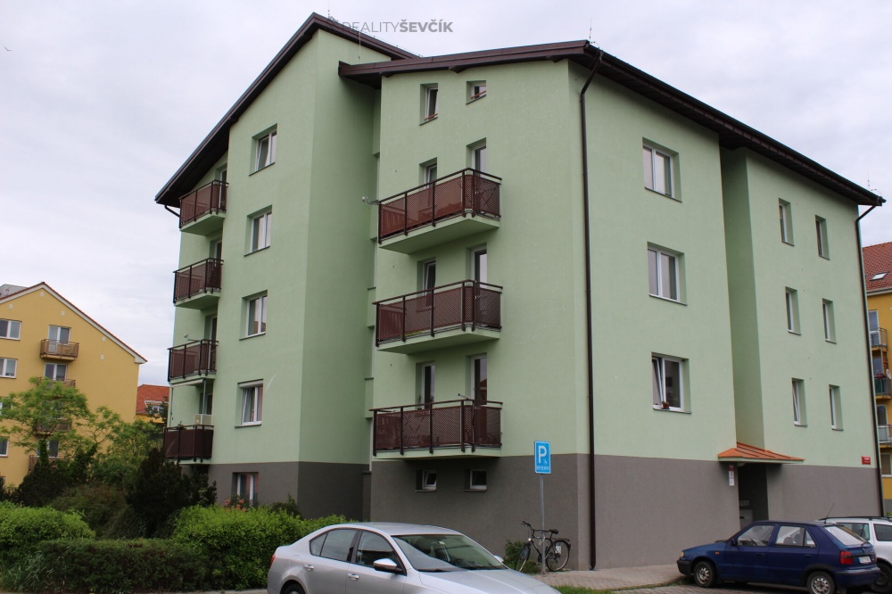 Pronájem bytu 2+1 s balkónem 61,5 m2 v ul. Loucká v Českých Budějovicích